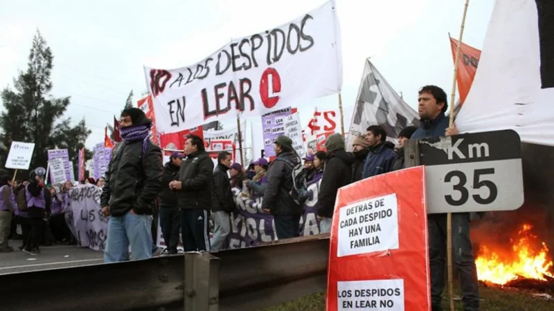 Desde la asunción de Macri, el salario mínimo quedó en su peor nivel desde 2006