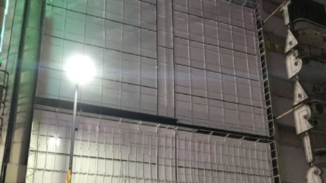 Desarmaron la marquesina del teatro Tabaris por la suba de luz