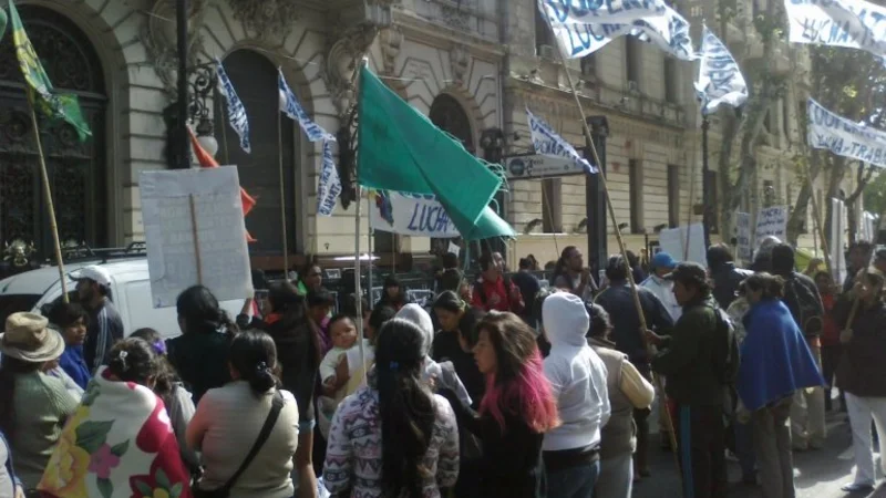 Cooperativistas porteños acampan en Plaza de Mayo