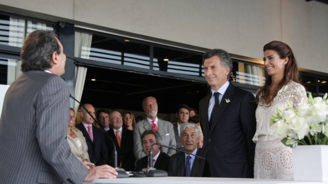 Aerolíneas contrató a la empresa de quien iba a ser testigo de casamiento de Macri