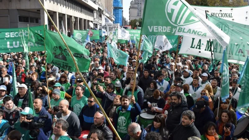 Multitudinaria marcha de ATE para exigir reincorporación de despedidos