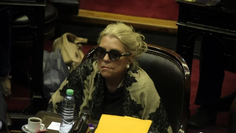 En medio de la polémica por la fortuna de Macri, Carrió pidió excluir a los funcionarios del blanqueo