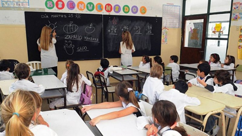 Abrió el cuaderno de comunicaciones de su hijo y se encontró con propaganda de Larreta