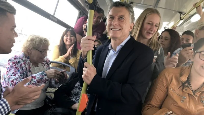 Un chofer le negó el saludo a Macri en pleno acto público