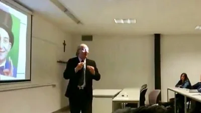 La insólita clase del Mago Sin Dientes en la Universidad Católica La insólita clase del Mago Sin Dientes en la Universidad Católica