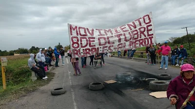 Limoneros cortan rutas por las precarias condiciones laborales: $7000 por mes Limoneros cortan rutas por las precarias condiciones laborales: $7000 por mes