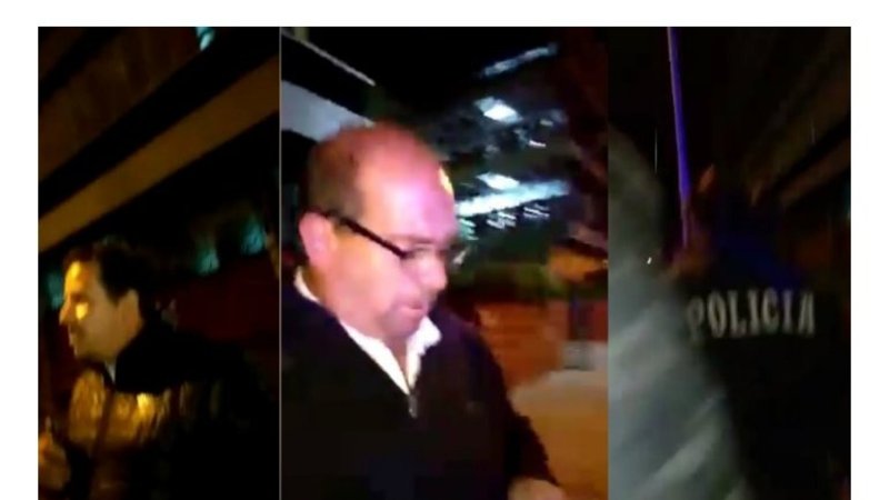 Policías sin identificar detienen a un docente por impedir el cacheo de alumnos