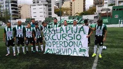La efusiva bandera de un club de fútbol en contra del 2x1 La efusiva bandera de un club de fútbol en contra del 2x1