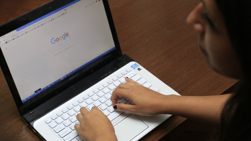 El informe que desmiente la nota de Clarín que compartió Macri sobre el precio de las computadoras