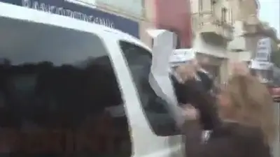 Escracharon a Avruj en La Rioja por el 2x1: "Vos sos la dictadura" Escracharon a Avruj en La Rioja por el 2x1: "Vos sos la dictadura"