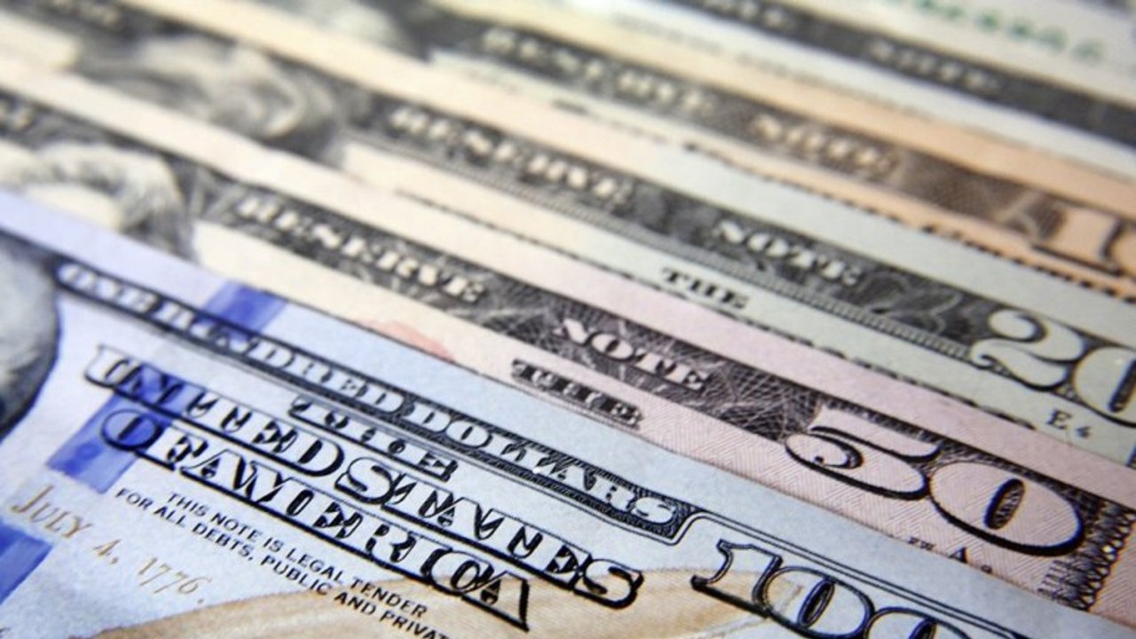 Tras el escándalo con Temer, el dólar sube fuerte y la bolsa porteña cae fuerte