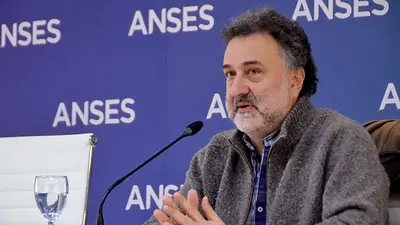 Rozitchner afirmó que Spinetta no tocaría para Macri por "ignorancia y resentimiento" Rozitchner afirmó que Spinetta no tocaría para Macri por "ignorancia y resentimiento"