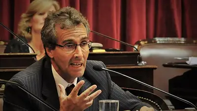 Insólito: removieron a un senador K del Consejo de la Magistratura por no ser abogado Insólito: removieron a un senador K del Consejo de la Magistratura por no ser abogado