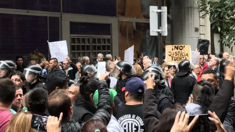 Una protesta de Pando y un grupo pro genocidas terminó con represión a ATE