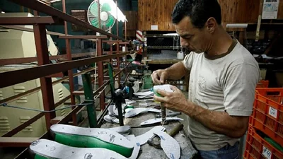La farsa del "compre nacional": fabricantes piden "muchas mejoras" al proyecto de ley La farsa del "compre nacional": fabricantes piden "muchas mejoras" al proyecto de ley