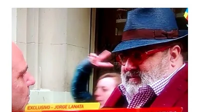Una mujer se coló en una entrevista a Lanata y mirá lo que hizo Una mujer se coló en una entrevista a Lanata y mirá lo que hizo