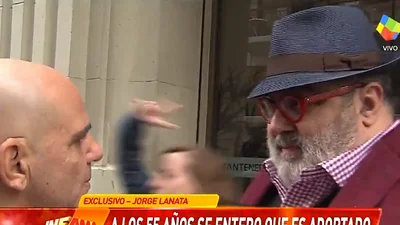 Una mujer irrumpió en un móvil con Lanata y le hizo pasar un mal rato Una mujer irrumpió en un móvil con Lanata y le hizo pasar un mal rato