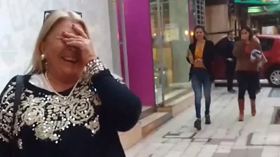 El insólito blooper que protagonizó Carrió en la calle con un periodista El insólito blooper que protagonizó Carrió en la calle con un periodista