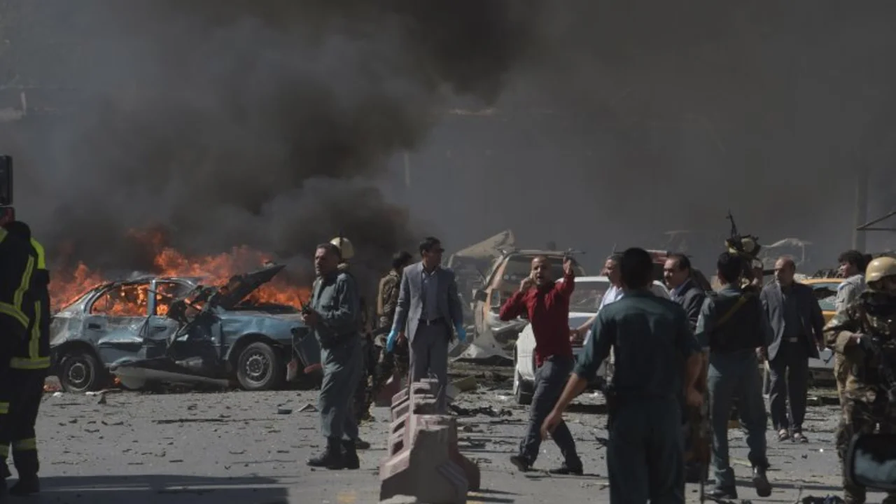 Un atentado en Kabul deja 90 muertos y 300 heridos