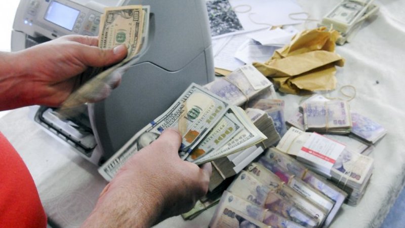 Suba del dólar: en una hora creció 27 centavos y hay bancos que lo venden a $21,40