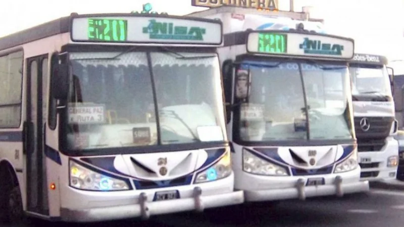Robaron y atacaron a otro colectivero de la línea 620 en La Matanza