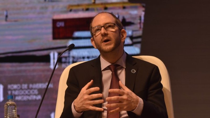 El Gobierno reconoce que el tarifazo y la devaluación aumentan la inflación