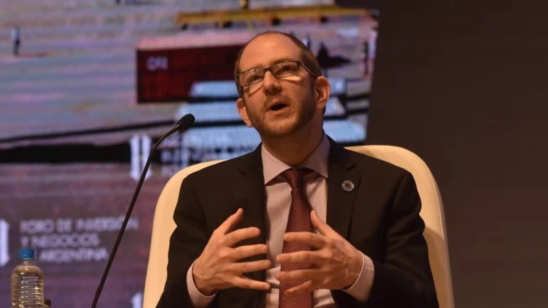 El Gobierno reconoce que el tarifazo y la devaluación aumentan la inflación