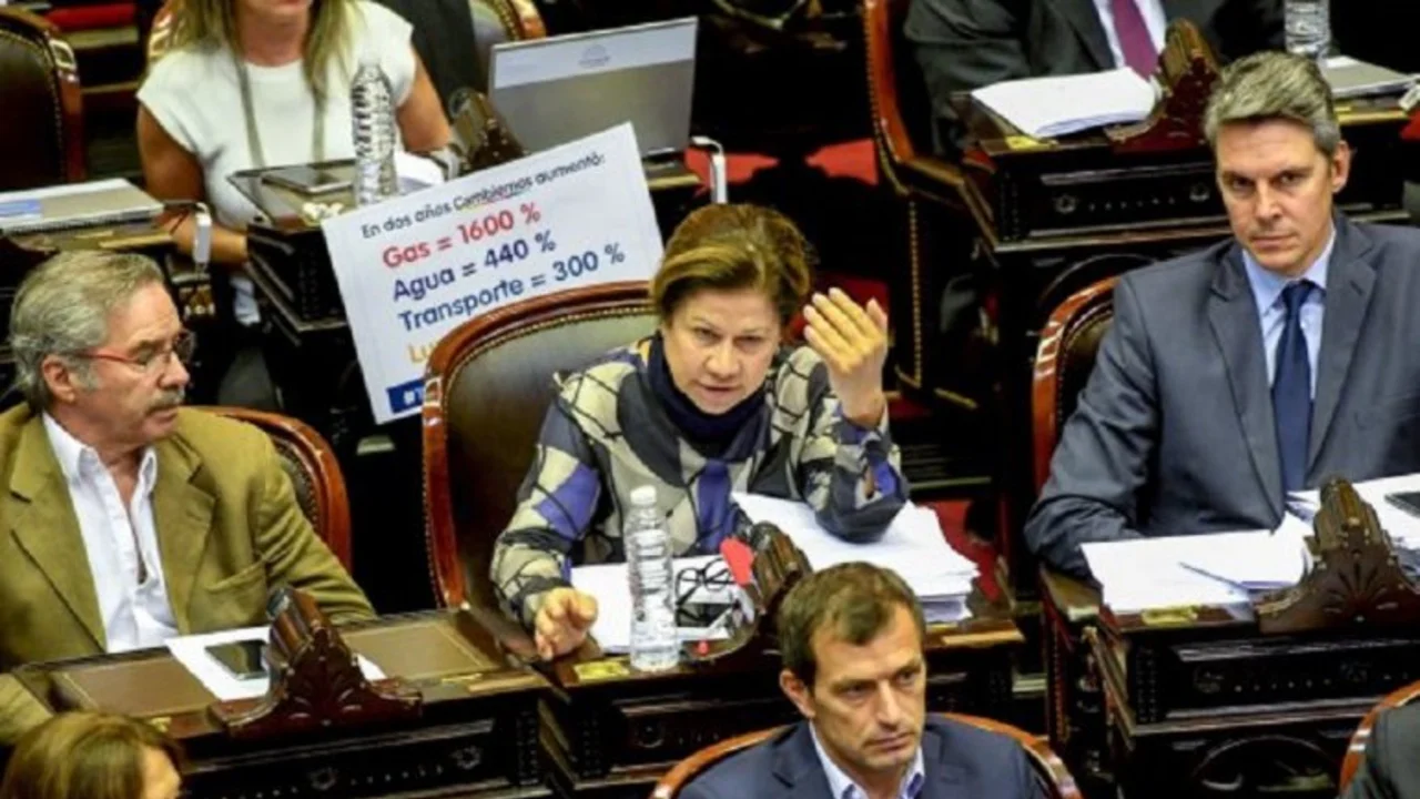 La oposición llamó a una sesión especial para frenar el tarifazo