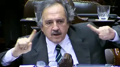 Alfonsín: "Ahora se dan cuenta que no es lo mismo manejar un gobierno que una empresa" Alfonsín: "Ahora se dan cuenta que no es lo mismo manejar un gobierno que una empresa"