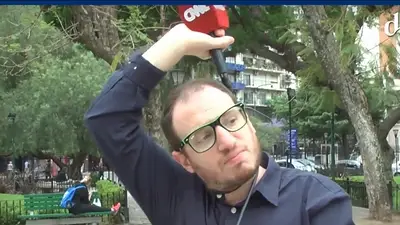 Randall López volvió a la calle con un informe desopilante Randall López volvió a la calle con un informe desopilante