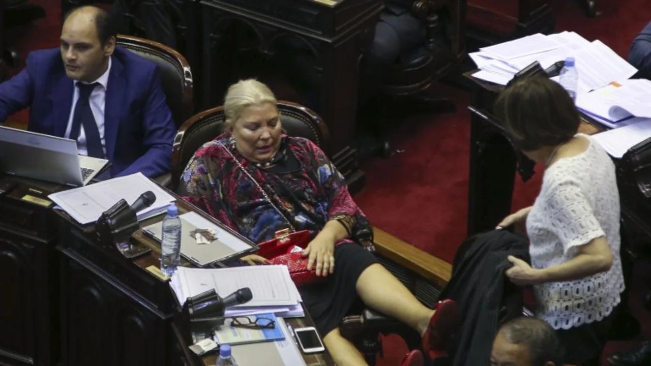 Carrió, detonada: "Mátenlo a Duran Barba, tienen mi aval"