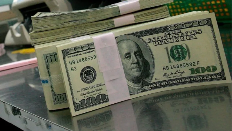 Vuelve a subir el dólar y supera los $ 25
