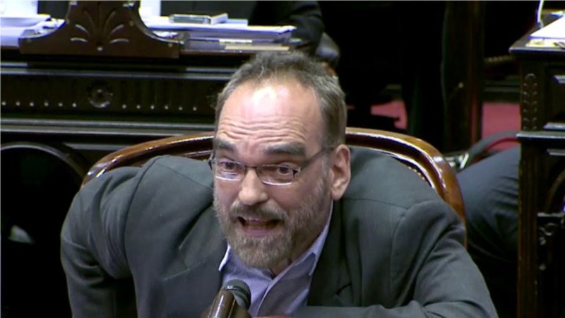 Fernando Iglesias denunció un "robo" de Sirvén, que salió a cruzarlo