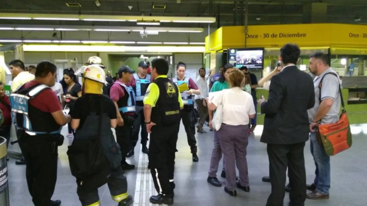 Comenzó el paro de las líneas E y H de subte