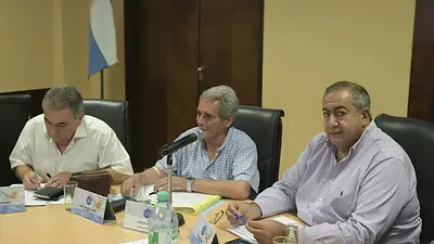 La CGT oficialista sale a ponerle freno a un paro nacional contra el Gobierno La CGT oficialista sale a ponerle freno a un paro nacional contra el Gobierno