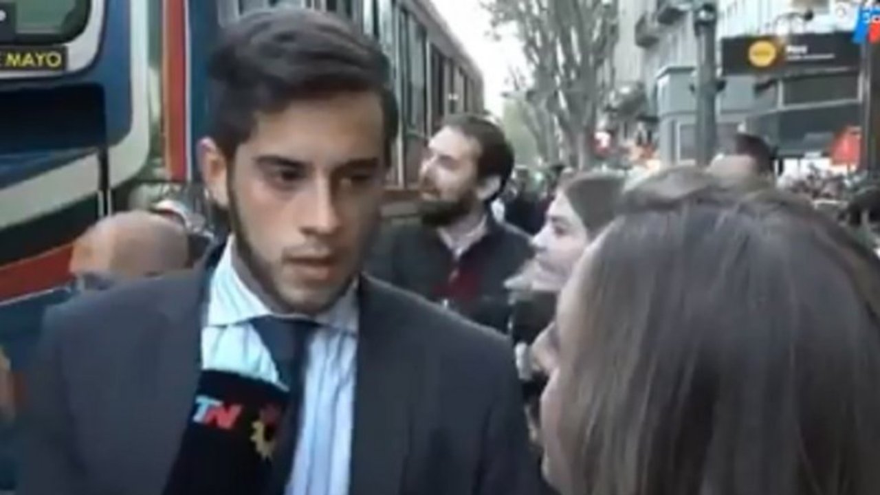 Un transeúnte dejó sin palabras a una cronista de TN sobre el conflicto del subte