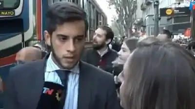 Un transeúnte dejó sin palabras a una cronista de TN sobre el conflicto del subte Un transeúnte dejó sin palabras a una cronista de TN sobre el conflicto del subte