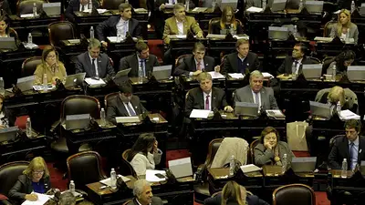 El peronismo pidió que la Ciudad y la Provincia se hagan cargo de la luz y el agua El peronismo pidió que la Ciudad y la Provincia se hagan cargo de la luz y el agua