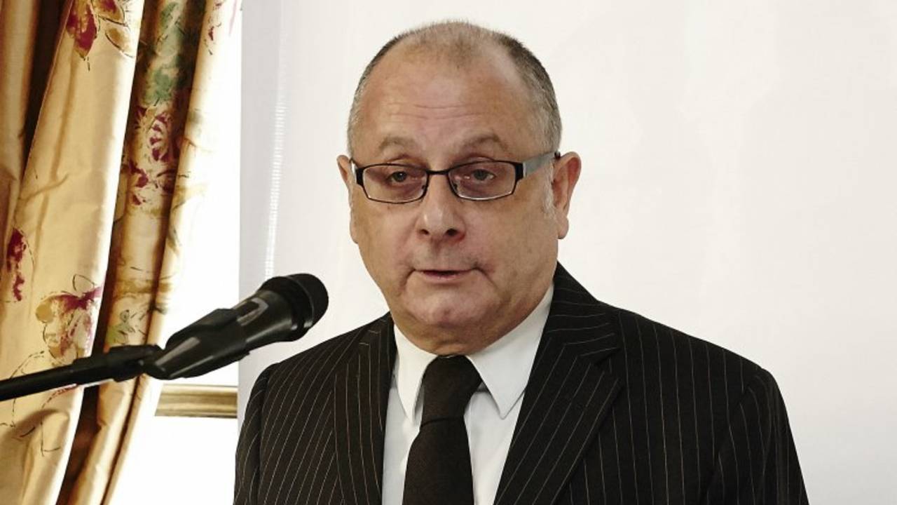 El canciller Faurie sacó boletos para Roma y apuesta a encontrarse con el Papa