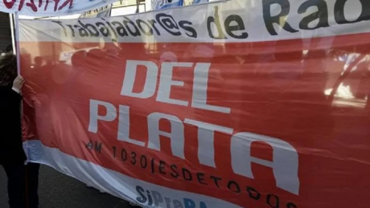 Sigue la crisis de los medios en la era Macri: Radio Del Plata despidió a 40 personas
