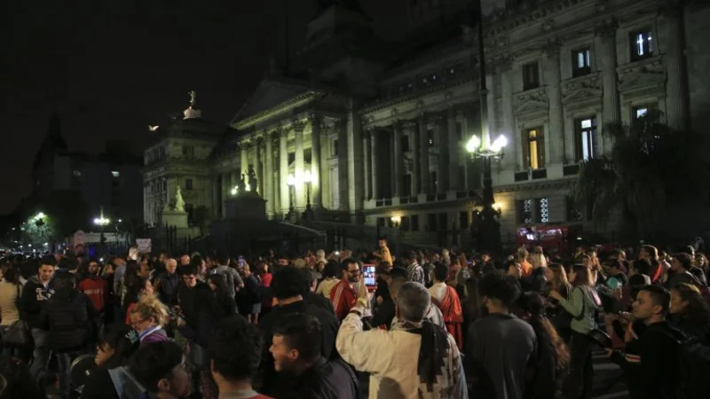 Convocan a un ruidazo contra el veto de Macri
