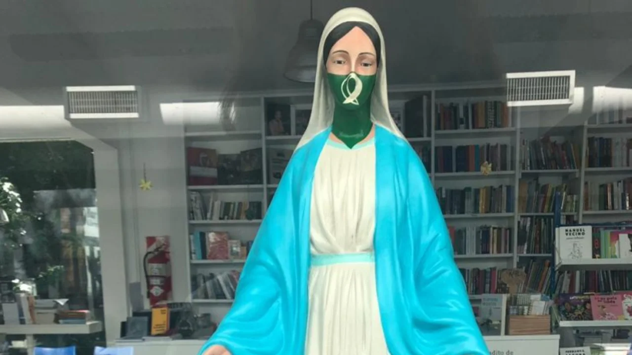 El Gobierno censuró definitivamente la obra de arte de una virgen abortera