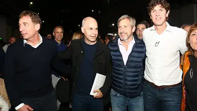 Feria del libro: Larreta, Santilli y Frigerio fueron a la presentación del libro de Lousteau Feria del libro: Larreta, Santilli y Frigerio fueron a la presentación del libro de Lousteau