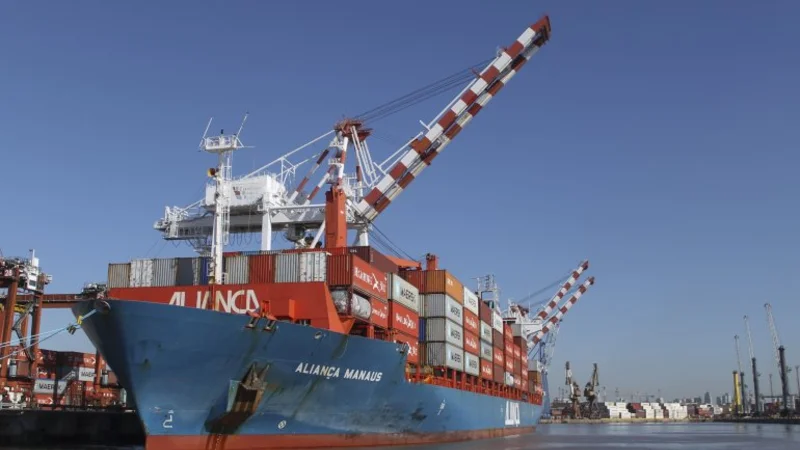El Gobierno quintuplica un impuesto a las importaciones para cerrar el déficit