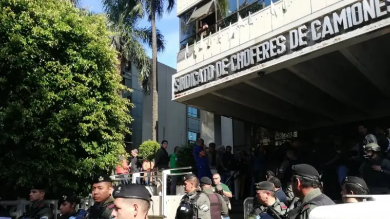 El insólito blooper de la Gendarmería en el allanamiento a los Moyano