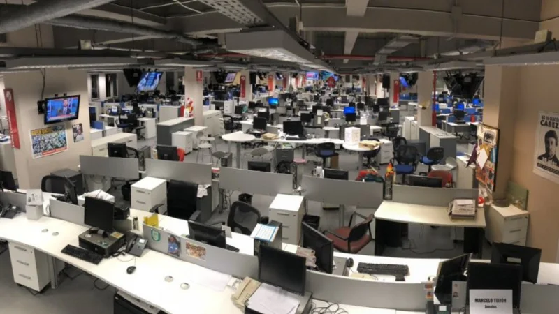 Tras masivos despidos, una periodista volvió a su puesto de trabajo en Clarín