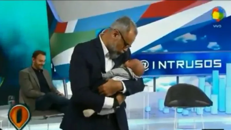 Jorge Rial presentó a su nieto en Intrusos y vivió un desopilante blooper