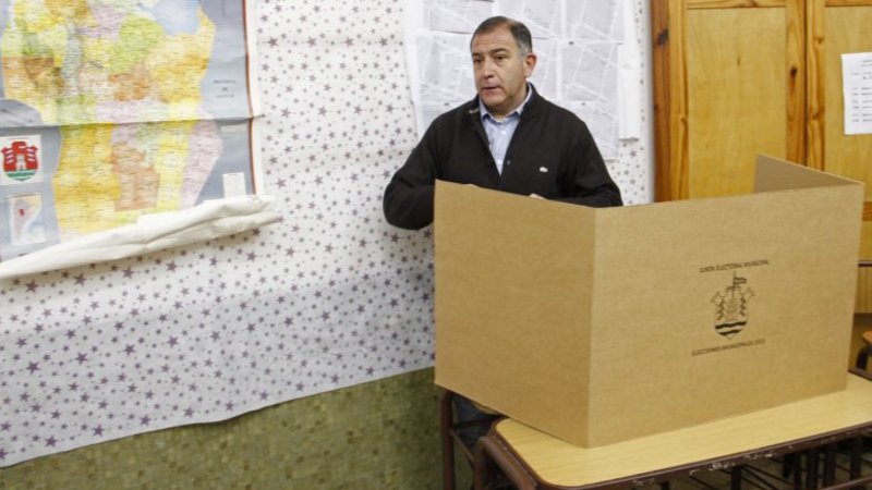 Se viralizó otro audio de Luis Juez en el que pide que jubilados lleven un "machete" para que sepan cómo votar