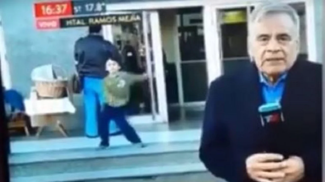 El incómodo momento que pasó Julio Bazán con el baile de un niño en vivo