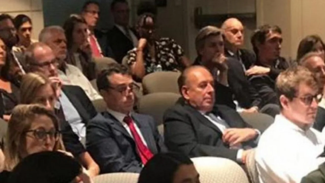 Tras la presencia de Vila en el acto de Cristina Kirchner, Manzano fue a escuchar Kicillof Estados Unidos